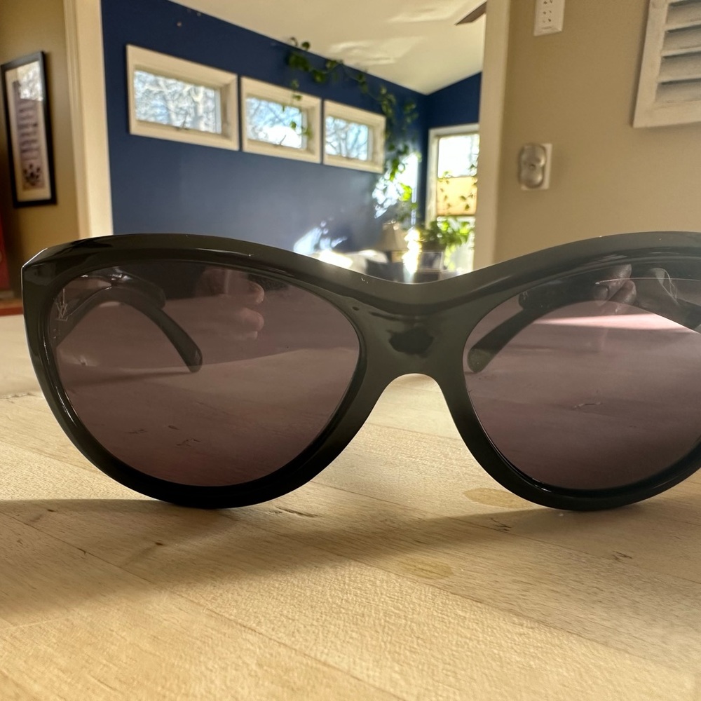 Louis Vuitton Black/Grey Flore Cat Eye Sunglasses - Picture 4 of 5